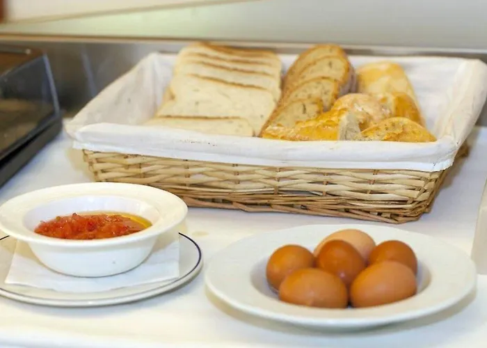 杜克沙普拉亚公寓式酒店 4* 圣埃乌拉利亚